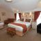 Lion Hotel & Studio Apartments - Criccieth