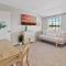 8 BDRM Mansion. 10 MN to Honeymoon Island Beach