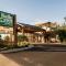 Kelly Inn and Suites Mitchell