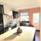 Sutherland St - 2 bed home with free Parking