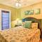 Port Aransas Condo with Pool Access - Walk to Beach!