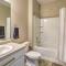 10 Mi to DIA Spacious Aurora House with Yard! - Орора