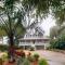 Pelican's Porch - 4318 Eighth Street - Saint Simons Island