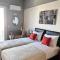 Queens Leriotis Hotel