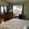 Vineyard Vista Suite with TV and private bathroom - هيميت