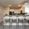 Modern 4BR Ground Level King Beds Steps 2 Beach C - Миртл-Бич