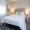 Modern 4BR Ground Level King Beds Steps 2 Beach C - Миртл-Бич