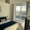 2BR 2BA Top Floor Penthouse Apartment in RG2 - Ideal for Business Travellers & Contractors, Free Parking & Sleeps Up To 6