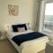 Business & Leisure Stays in RG2 - Top Floor Apartment with Balcony & FREE Parking! - Reading