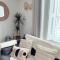 Seapink, Kingsand; luxury Cornish cottage with seaviews, bbq & paddleboards