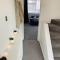 Aylesbury Apartment for Contractors and Holidays - FREE Parking for cars and vans