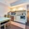 One bed Harbour and city views apartment