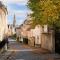 Central Stamford Retreat - Stylish 2-Bed Apartment & Parking