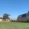 Duplex lumineux avec jardin et terrasse vue sur château proche Omaha Beach et Bayeux - Commes