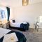 Stylish 3 Bedrooms & 2 Bathrooms House, Free Parking on Premises!