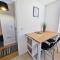 Stylish 3 Bedrooms & 2 Bathrooms House, Free Parking on Premises!