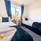 Stylish 3 Bedrooms & 2 Bathrooms House, Free Parking on Premises!