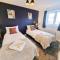 Stylish 3 Bedrooms & 2 Bathrooms House, Free Parking on Premises!
