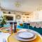 Chic, immaculate Warwick apartment sleeps 4,2 bathrooms, free private parking, easy walk to Warwick, canal-side pub on doorstep - perfect for family breaks, the races or work stays