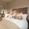 Chic, immaculate, stylish Warwick apartment close to town & castle - perfect for short & long breaks - Warwick