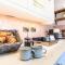 Chic, immaculate Warwick apartment sleeps 4,2 bathrooms, free private parking, easy walk to Warwick, canal-side pub on doorstep - perfect for family breaks, the races or work stays