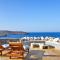 The Charming Waterfront Retreat, with a swimming pool & direct access to the sea, ideal for large families, or a group of friends