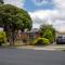 Cosy 4 Bedroom Holiday Home - Melbourne Airport - Greenvale