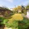 Treetops - Characterful flat with parking, close to beach