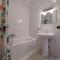 3-Bedroom Lakefront Lakeview Apartment