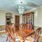 Yeadon Townhome with Porch, 7 Mi to Center City