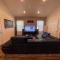 High Quality 3200sqft House, Pool Table, Laundry - Murray