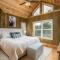 The Llaguna Lodge - New Cabin, Sleeps 10, Fire Pit, Hot Tub, in Blue Ridge , GA