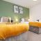 Aylesbury House with Free Parking, Super-Fast Wifi and Smart TV with Netflix by Yoko Property