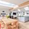 Trevint - Modern beach house in Falmouth near beach, private garden and parking