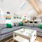 Trevint - Modern beach house in Falmouth near beach, private garden and parking