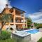Herrliche Villa mit Pool, Whirlpool, Sauna, Fitnessraum,WiFi und nur 2 km vom Strand entfernt