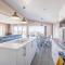 Stylish Lodge At Windsor Racecourse Marina