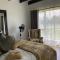 Feathers and Rest Villa on the banks of the Vaalriver - Parys