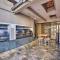 Hotel-Zoned Oceanfront Condo in Kaanapali Resort!