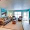 Destin Townhome with Balcony - Walk to the Beach!