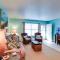 Destin Townhome with Balcony - Walk to the Beach!