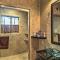 1 Mi to French Quarter Walkable NOLA Home!