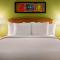 Sonesta Simply Suites Detroit Novi