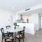 Trendy, Self Contained Inner City Apartment!!