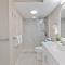 Stylish Oasis with Great Ocean and Diamond Head Views, Free Parking! - Honolulu