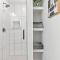 Modern & Comfy ~ 15mins to Downtown ~ Queen Beds!