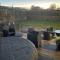 3 Bed Cottage -Sleeps 5-Pets-HotTub-Bar-Smoking
