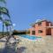Family Villa Short Walk To Coral Bay Strip 5 Min and Pub, shops etc