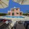 Family Villa Short Walk To Coral Bay Strip 5 Min and Pub, shops etc