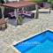 Family Villa Short Walk To Coral Bay Strip 5 Min and Pub, shops etc